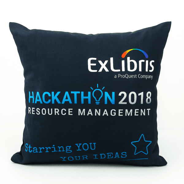 כרית נוי ממותגת