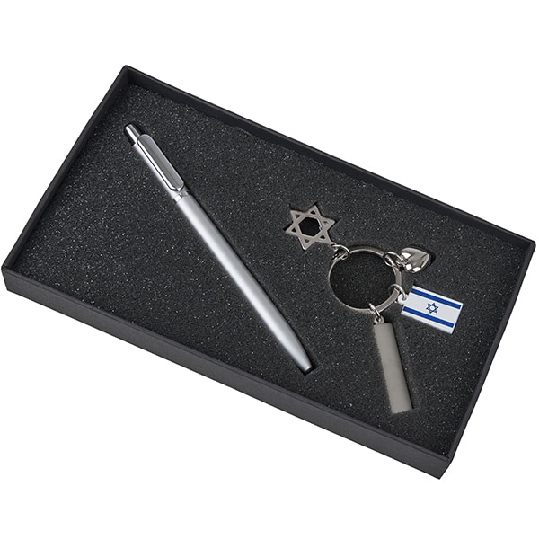עט מתכתי ומחזיק מפתחות תליונים