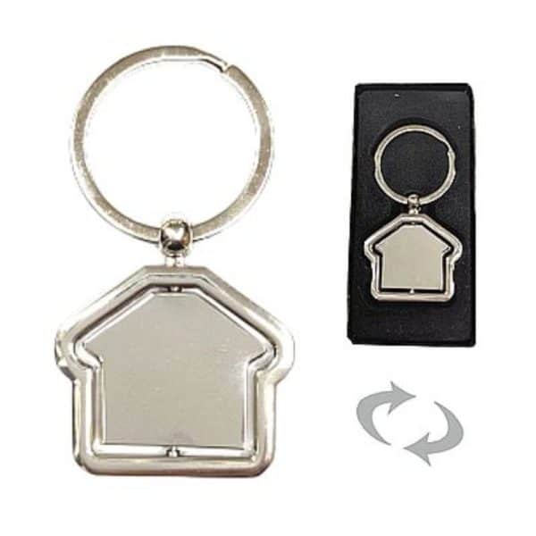 מחזיק מפתחות בית עם חריטת לוגו